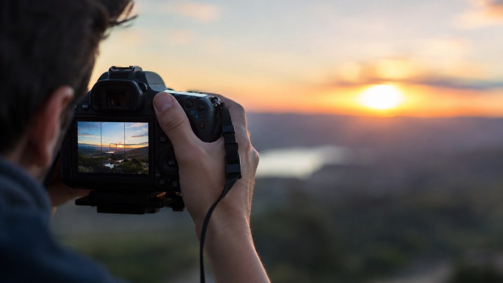Jak zacząć fotografować? Aparat, ustawienia, światło i ćwiczenia dla początkujących