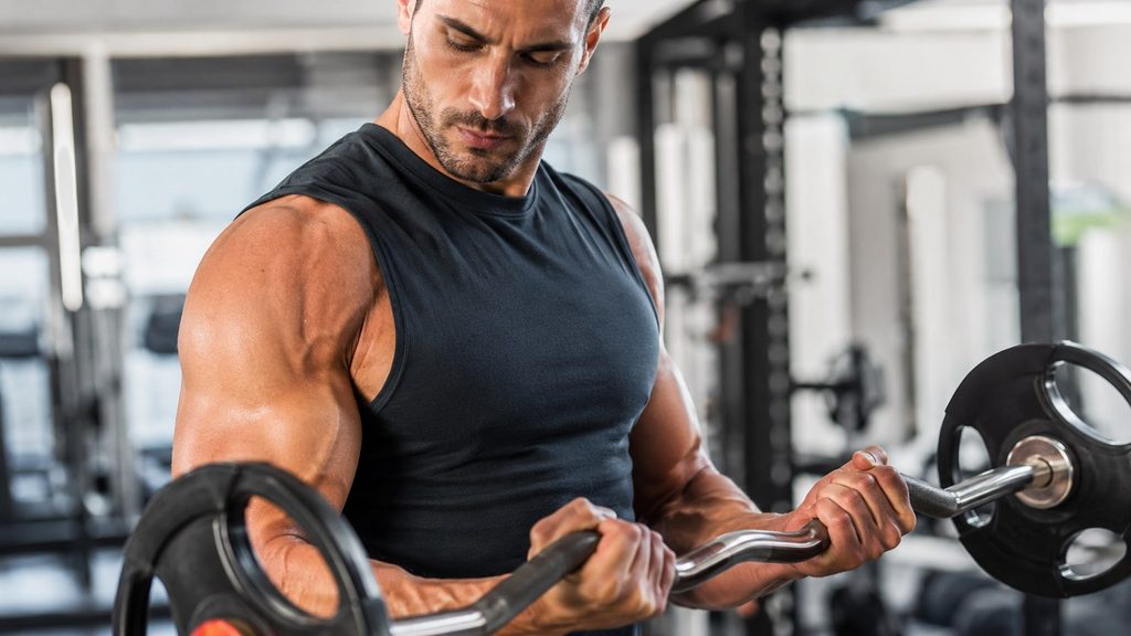Trening bicepsa — ćwiczenia na mięśnie ramion, które mają sens według badań